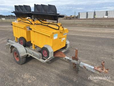 Quantity of (2) 1992 Roadlines CS-200 Traffic Light