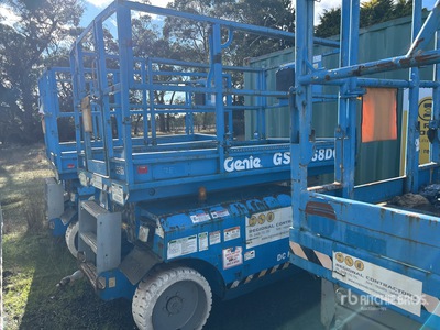 2000 Genie GS2668DC Electric シザーリフト