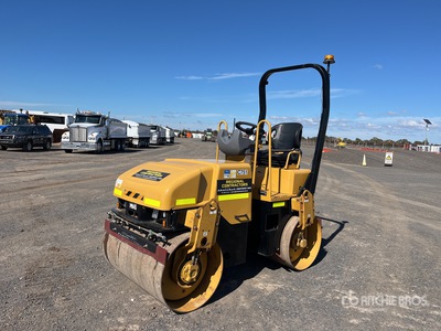 2005 Cat CB-224E Double Drum Roller