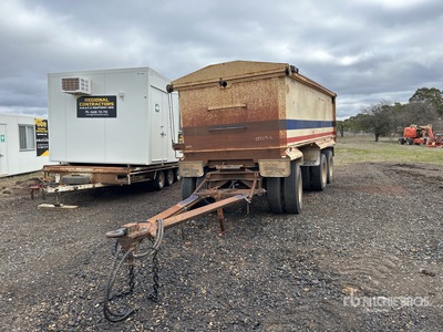 2002 ITT 5.9 m End Dump Trailer