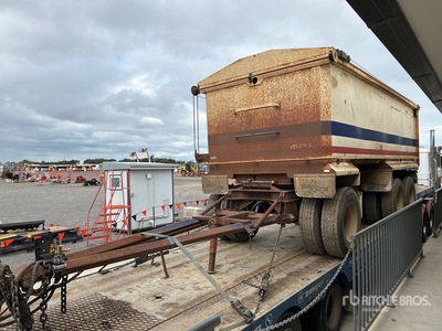 2002 ITT 5.9 m Super Dog End Dump Trailer