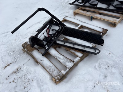 2025 GIYI GY-MHF44 Mini Skid Steer Horizontal Clamp Fork (Unused)