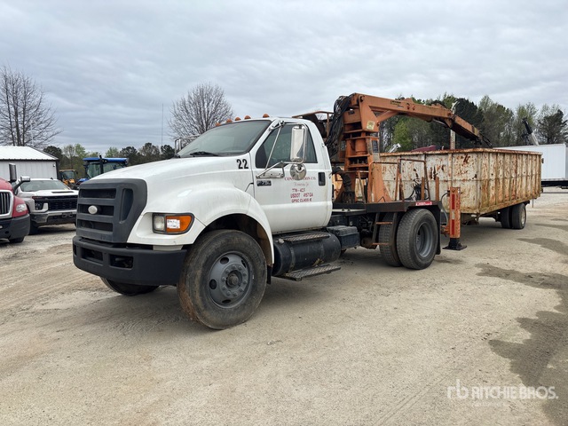 Petersen Industries RL3 7100 lb Knuckle Boom on 2009 Ford F-750 XL 4x2 Grapple Truck