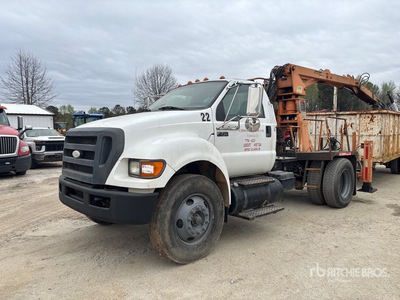 PETERSEN INDUSTRIES RL3 7100 lb Articulated Boom on 2009 Ford F-750 XL 4x2 Grapple Truck