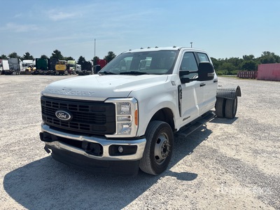 2023 Ford F-350 4x4 Crew Cab Versatile Hauler Truck
