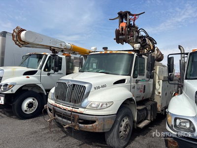 2005 Terex Telelect Commander C4047 on 2005 International 4400 4x2 Extended Cab Camion excavadora