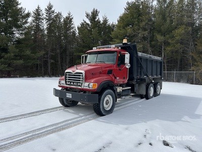 2005 Mack CV713 T/A Camión dumper