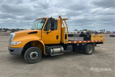 2016 International 4300 4x2 Flatbed Truck