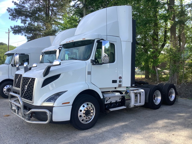 2020 Volvo VNR64T 6x4 T/A Day cab Truck Tractor