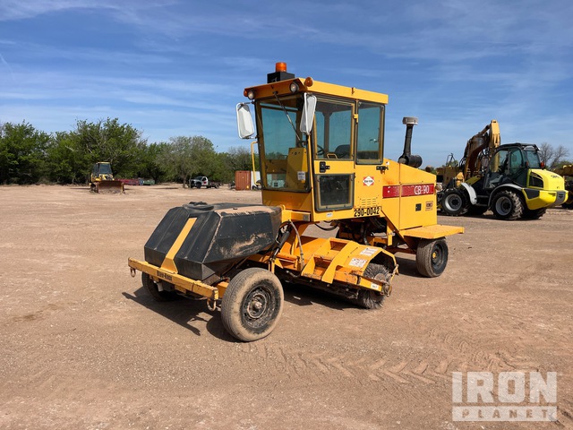 Blaw-Knox CB-90 Self-Propelled Broom
