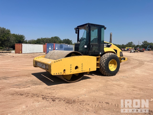 2001 Cat CS-683E Smooth Drum Compactor