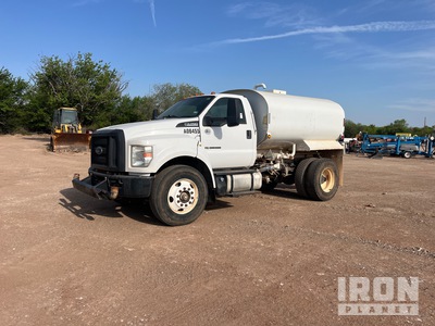 2016 Ford F-750 2000 gal 4x2 Wassertank-Lkw