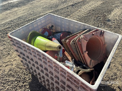 Crate of cones and fire extinguishers Varios otros