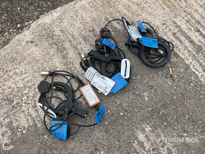 Quantity of (3) Radio Detection Transmission Clamp أدوات يدوية متنوعة