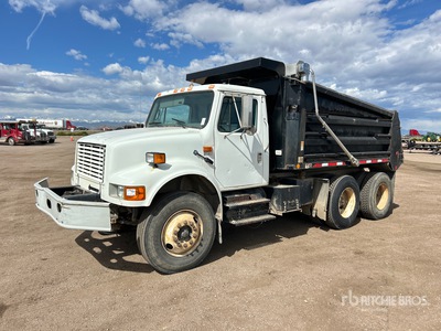 2002 International 4900 6x4 T / A-kiepwagen