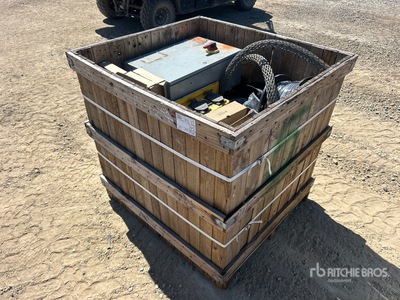 Quantity of (1) Crate of Electric Parts Divers - Équipement de distribution électrique