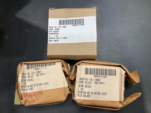 (12) Oshkosh 2AG611 Bevel Gears