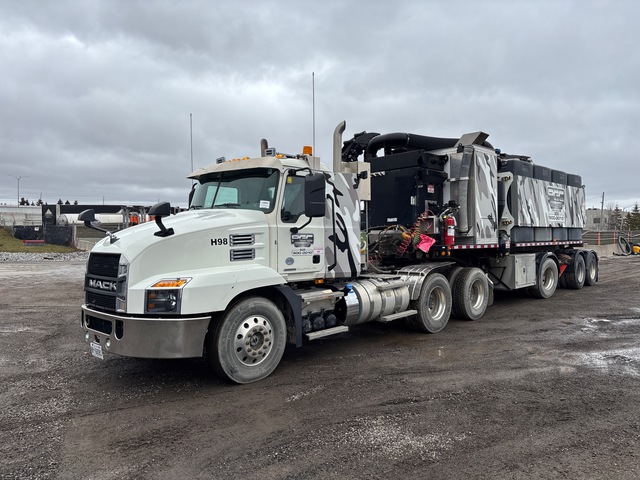 2019 Mack AN64T 6x4 T/A Day Cab Truck Tractor & Deloupe Supervac Atlas SVHR3800