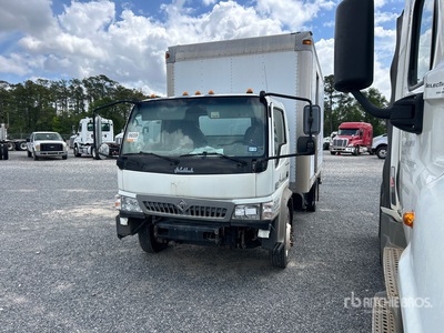 2008 International CF600 4x2 Cargo Furgoneta caja cerrada (Inoperable)