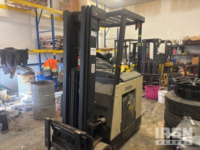 2004 Crown RC3000 3650 lb Electric Forklift