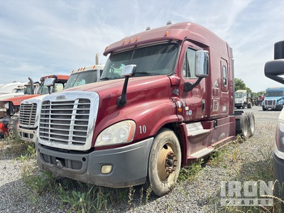 2016 Freightliner Cascadia 125 6x4 6x4 3- Achs Sattelzugmaschine mit Schlafkabine (Inoperable)