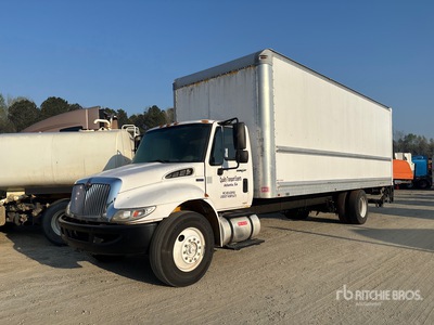 2012 International 4300 4x2 Furgoneta caja cerrada