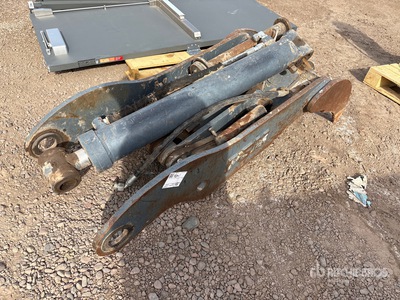 PSM Hydraulic Excavator Thumb - Fits John Deere 210