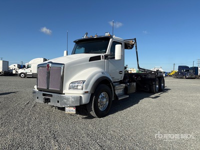 2022 Kenworth T880 6x4 Roll-Off Truck
