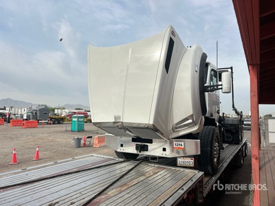 2022 Kenworth T880 6x4 Roll-Off Truck