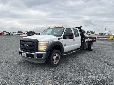 2014 Ford F-550 4x4 Crew Cab 平台トラック