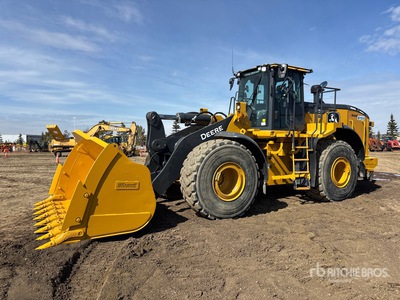 2023 John Deere 824P Wiellader