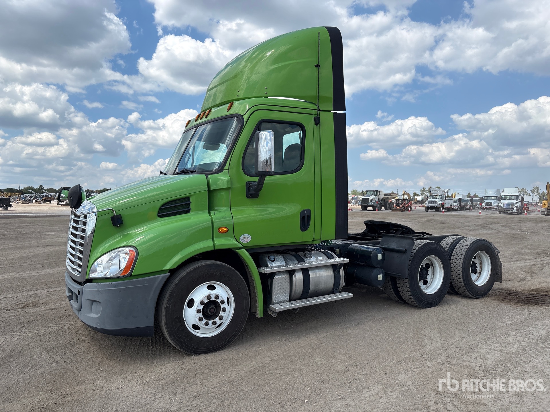 2015 Freightliner Cascadia 113 T/A Dagcabine Trekker