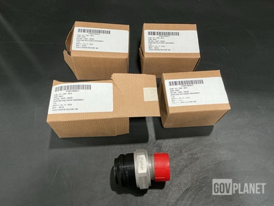 (4) Parker-Hannifin A28-1N20-20EMV Quick Disconnect Coupling Halves