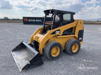 2001 Cat 236 Minicargador / Ładowarka o sterowaniu burtowym