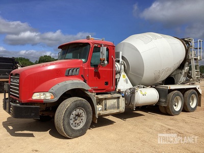 2017 Mack GU813 6x4 شاحنة خلاط