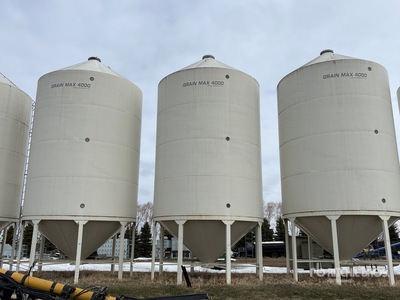 Grain Max GM4000C +/- 4000 bu Hopper Getreidebehälter