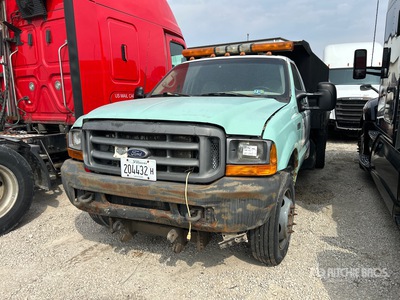 2001 Ford F-550 XL 4x2 Autocarro ribaltabile con pianale fisso (Inoperable)