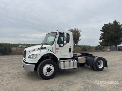 2015 Freightliner M2 106 4x2 Ciągnik siodłowy z kabiną dzienną S/A