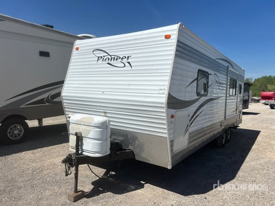 2008 Fleetwood Pioneer 24 ft T/A Travel Trailer