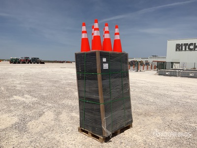 2026 TL C-70P Qty of (270) Traffic Cones Cônes d'autoroute (Unused)