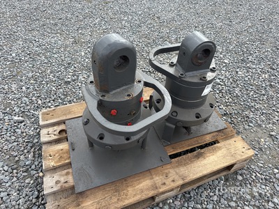 Qty of 2 Compact hydraulic rotators (Unused)