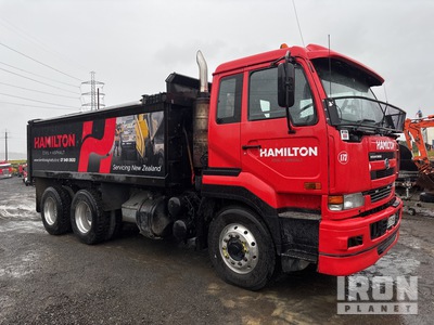 2008 Nissan CW450 6x4 T/A Camión dumper