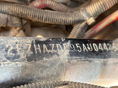 2005 Sterling L9500 4000 gal 6x4 Water Truck