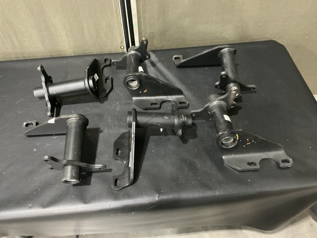 (9) Oshkosh 3711326 Camshaft Brackets