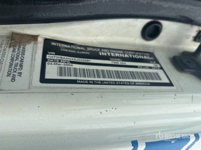 2005 International 7300 4x4 Camión con Cesta Elevadora