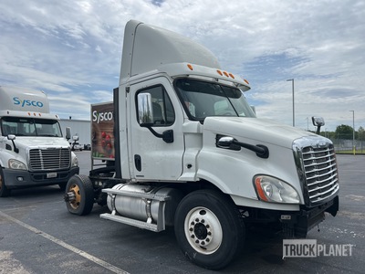 2010 Freightliner Cascadia 113 4x2 S/A Day Cab Truck Tractor