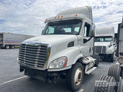 2011 Freightliner Cascadia 113 4x2 S/A Day Cab Truck Tractor