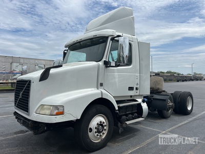 2016 Volvo VNR64T 6x4 T/A Day Cab Truck Tractor