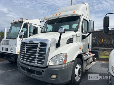 2010 International 8600 4x2 S/A Day Cab Truck Tractor