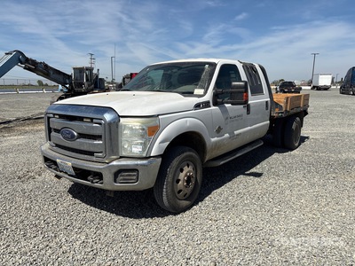 2014 Ford F-350 XLT Crew Cab Flatbed Truck